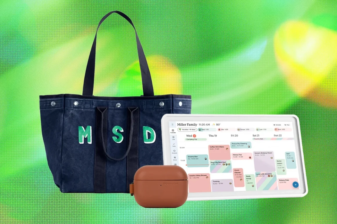Best Gifts for Mom (2026): E-Readers, Digital Wall Calendar, Smart Bird Feeders
